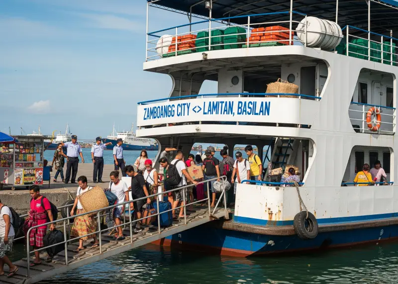 Passengers boarding a ferry at Zamboanga port on the way to Lamitan, Basilan.