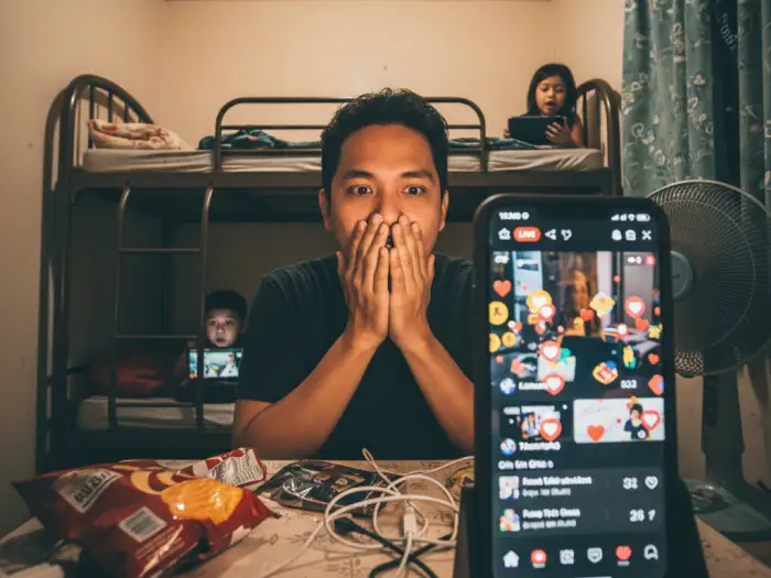 Filipino creator receiving TikTok live gifts Philippines during livestream.