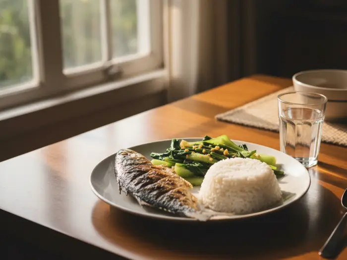 Filipino healthy lunch plate with rice, fish, and vegetables as part of Pinoy diet plan.