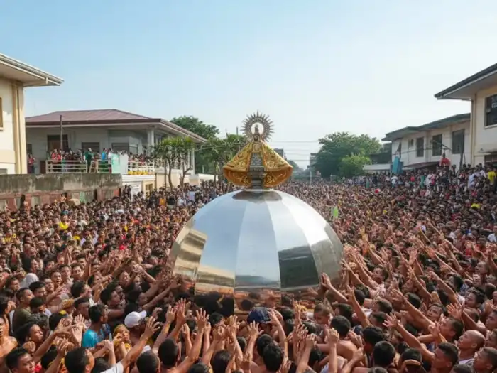 Voyadores carry the image of Our Lady of Peñafrancia during the Traslacion in Naga.
